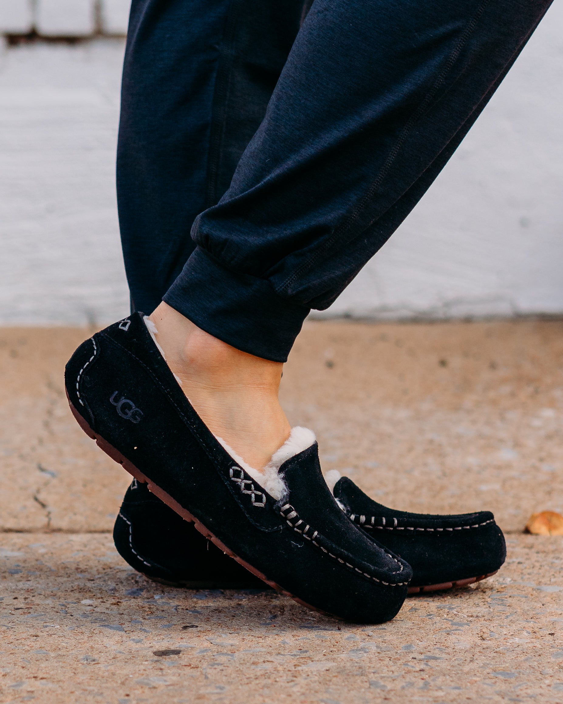 新品未使用☆UGG ANSLEY HERITAGE ブラック24cm UGG Ansley Black Suede Slippers | Indoor & Outdoor Use – The Vogue