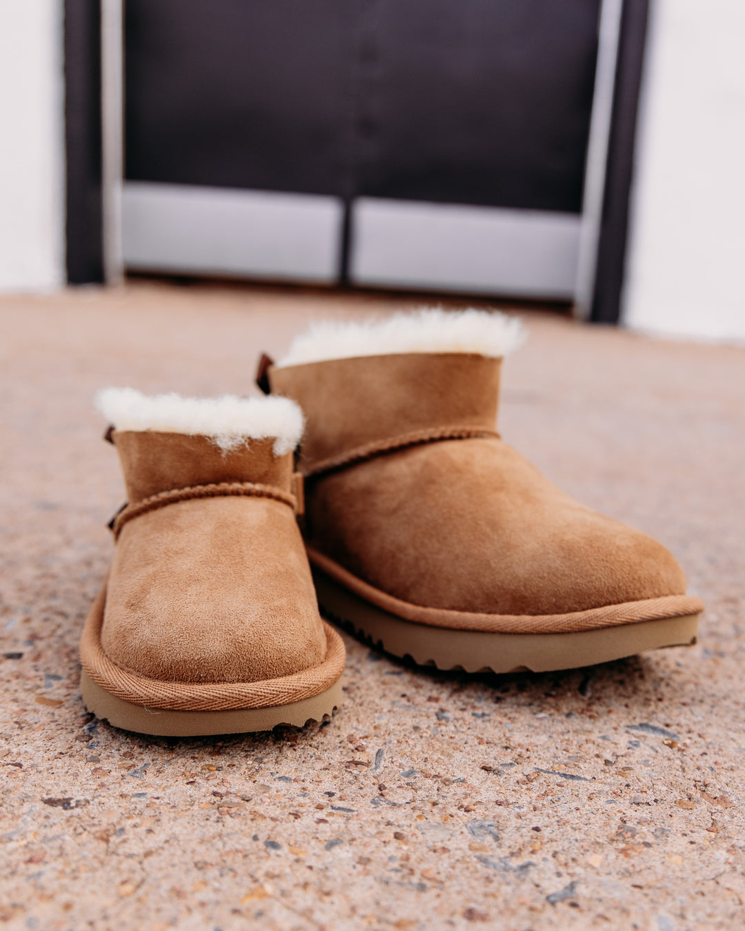 UGG: Children's Ultra Mini Bailey Bow Boot in Chestnut