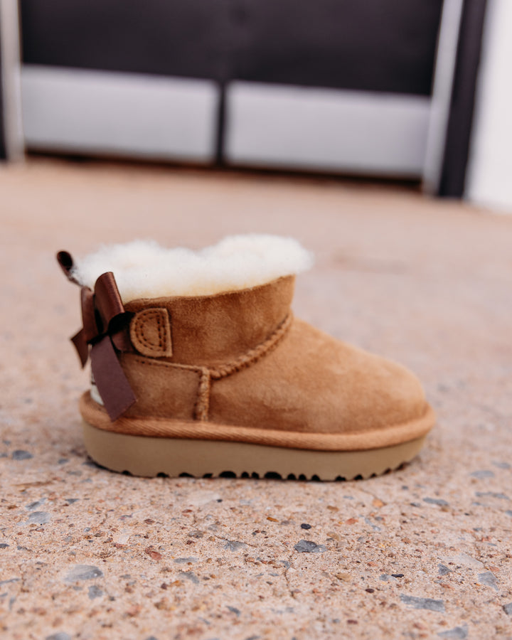 UGG: Children's Ultra Mini Bailey Bow Boot in Chestnut