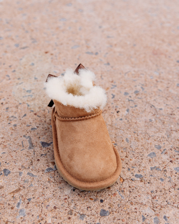 UGG: Children's Ultra Mini Bailey Bow Boot in Chestnut