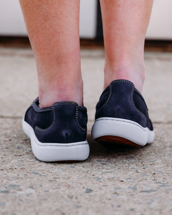 Clarks: Nalle Violet Navy Leather - The Vogue Boutique