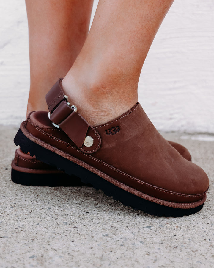 UGG: W Goldenstar Villa Clog in Dark Chestnut (1169590)