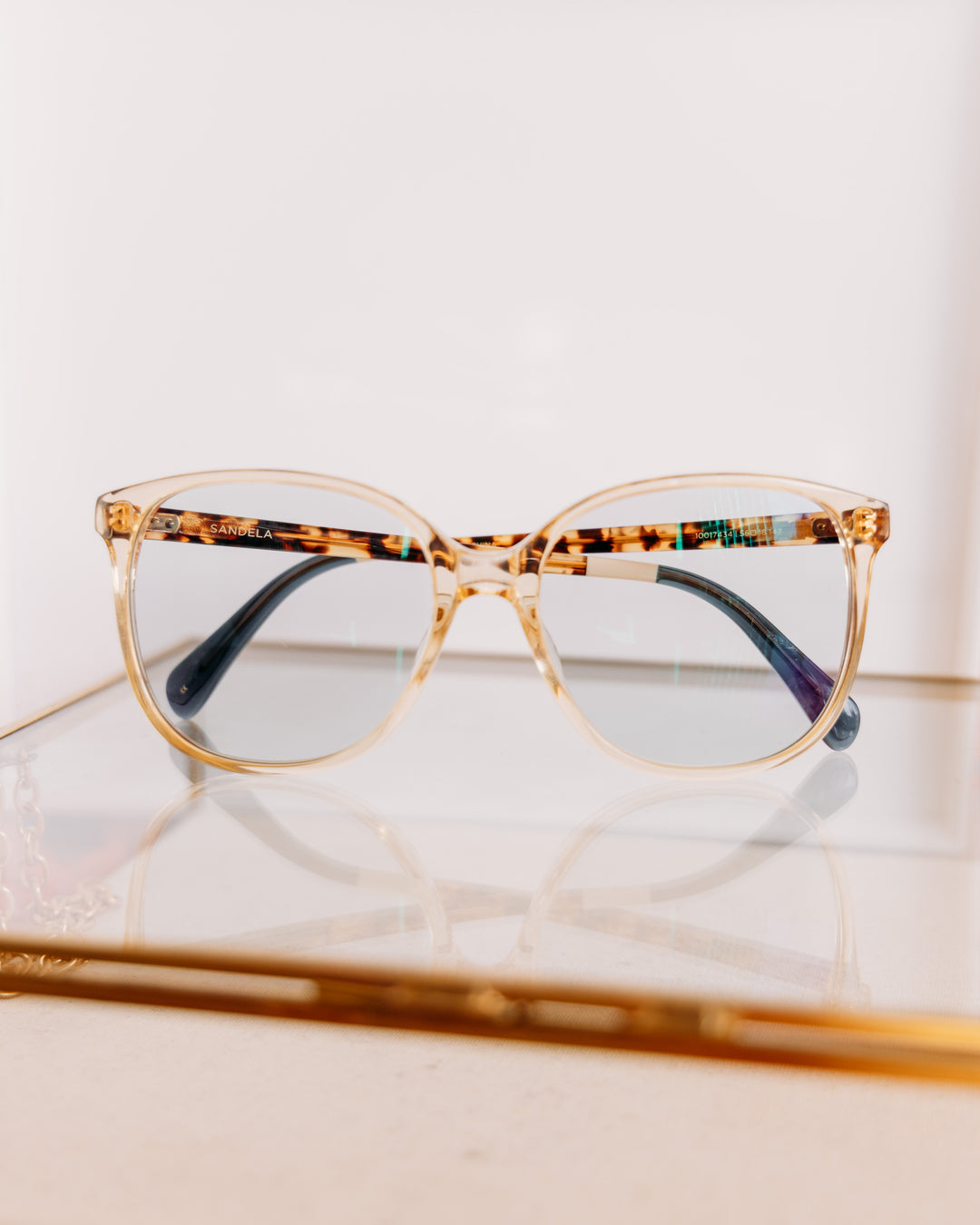 TOMS: Sandela Sunglasses in champagne crystal/cocoa tortoise frame/dark grey photochromic Lens (10017434)