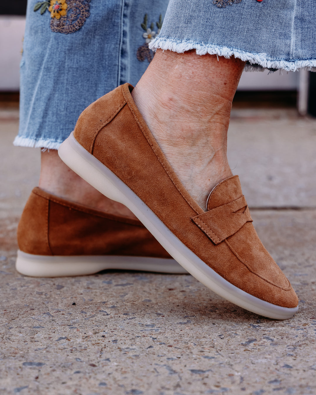 Vaneli: Undine Cuio Suede Flat