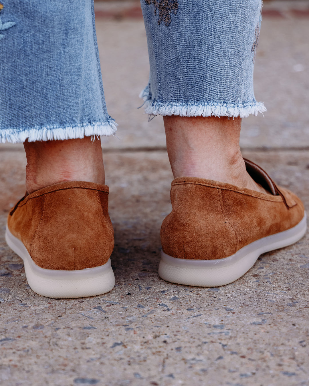 Vaneli: Undine Cuio Suede Flat