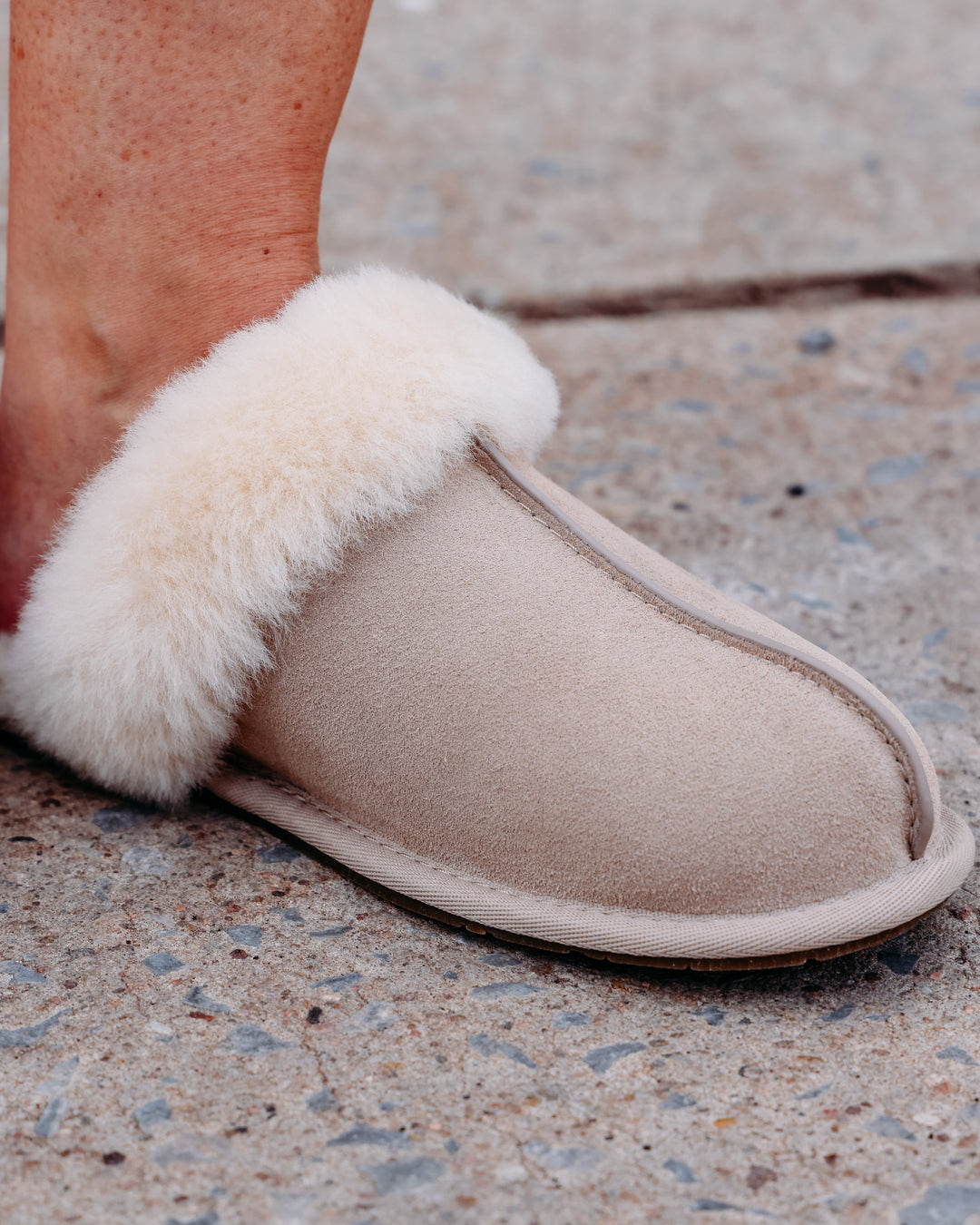 UGG: W Scuffette II in Sand
