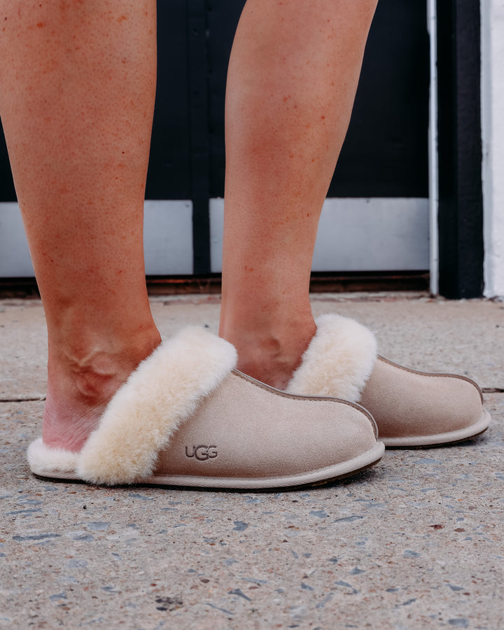 UGG: W Scuffette II in Sand