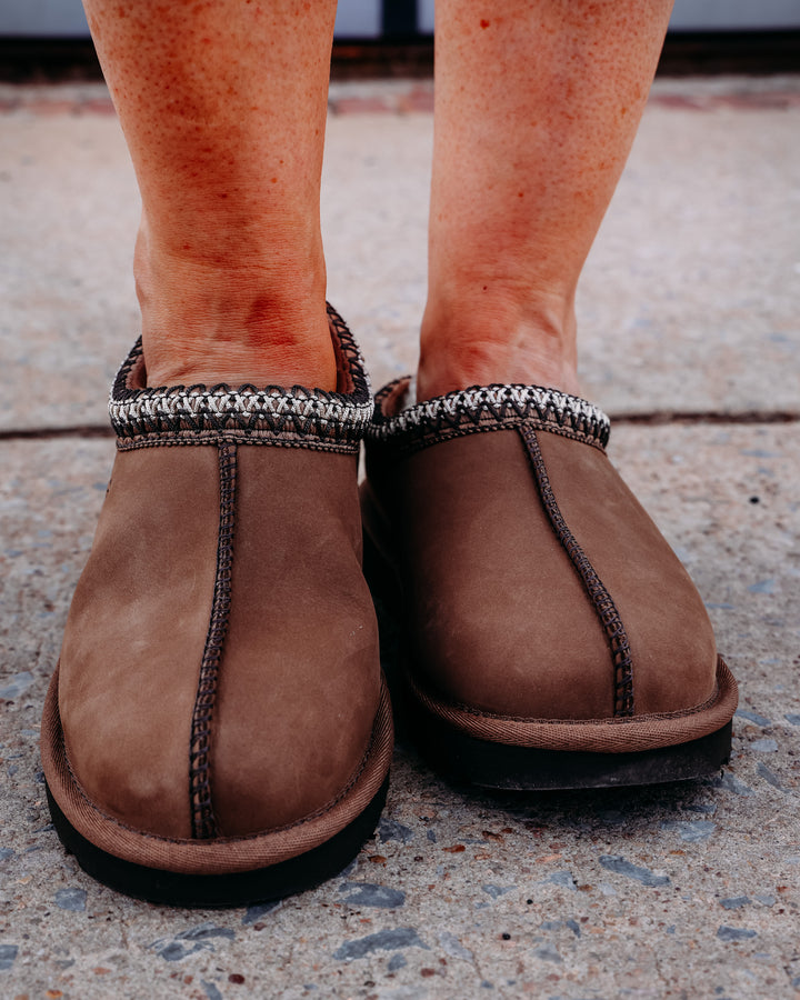 UGG: W Tasman Nubuck in Dark Chestnut