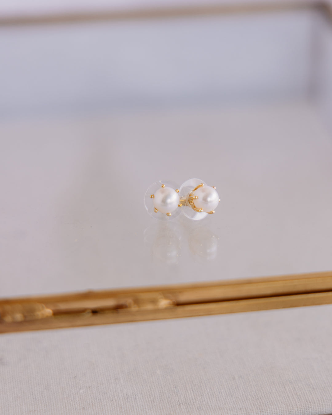Kendra Scott: Ashton Gold Pearl Stud Earrings