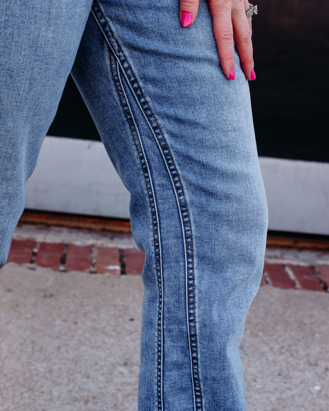Kut: Kelly High Rise Fab AB Kick Flare Inset Leg in Legend