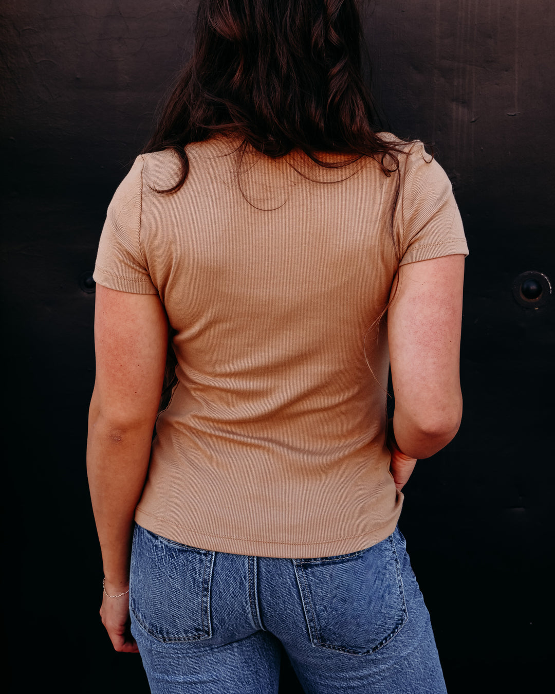 Kut: Langley Short Sleeve Rib Top in Camel