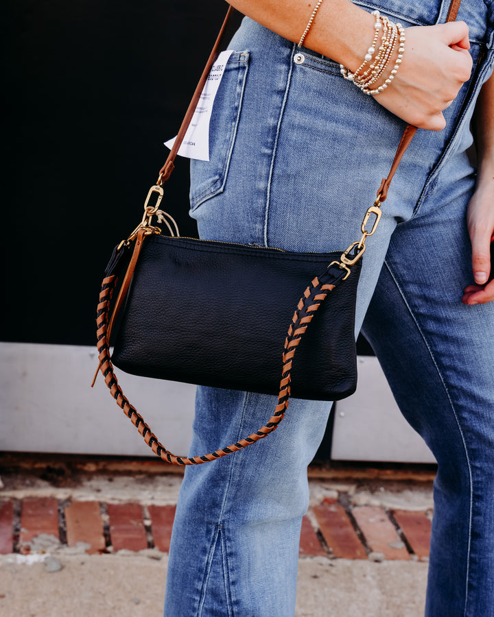 Hobo: Darcy in Black