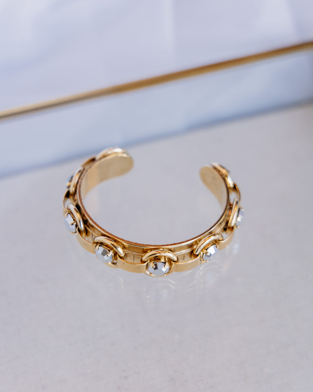 TOVA: (B5900G) Henley Cuff Gold