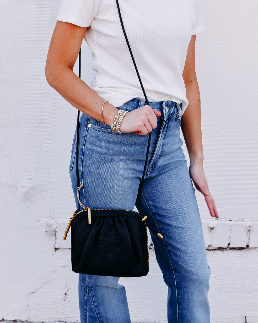 Hobo: Isabelle Crossbody in Black
