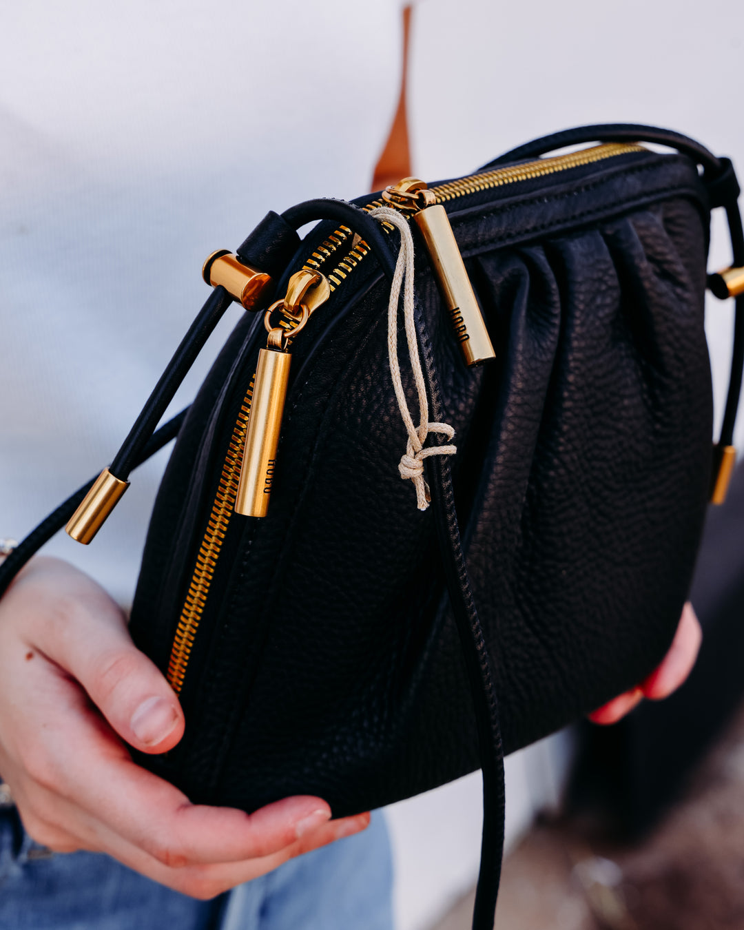 Hobo: Isabelle Crossbody in Black