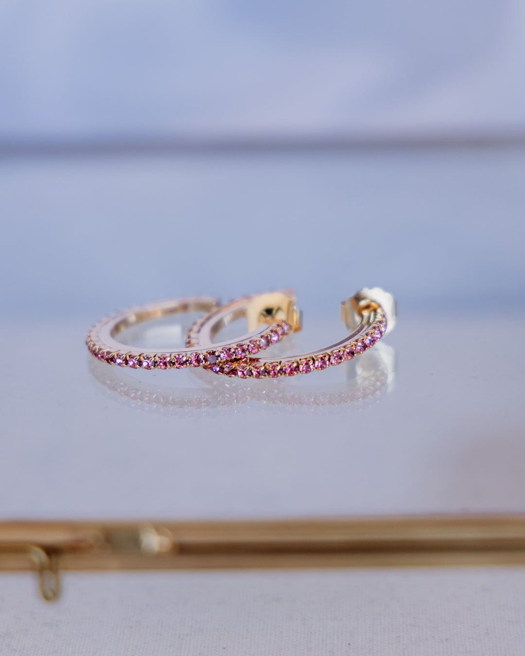 Tova: (E6034LR) Slim Hoops in Light Rose