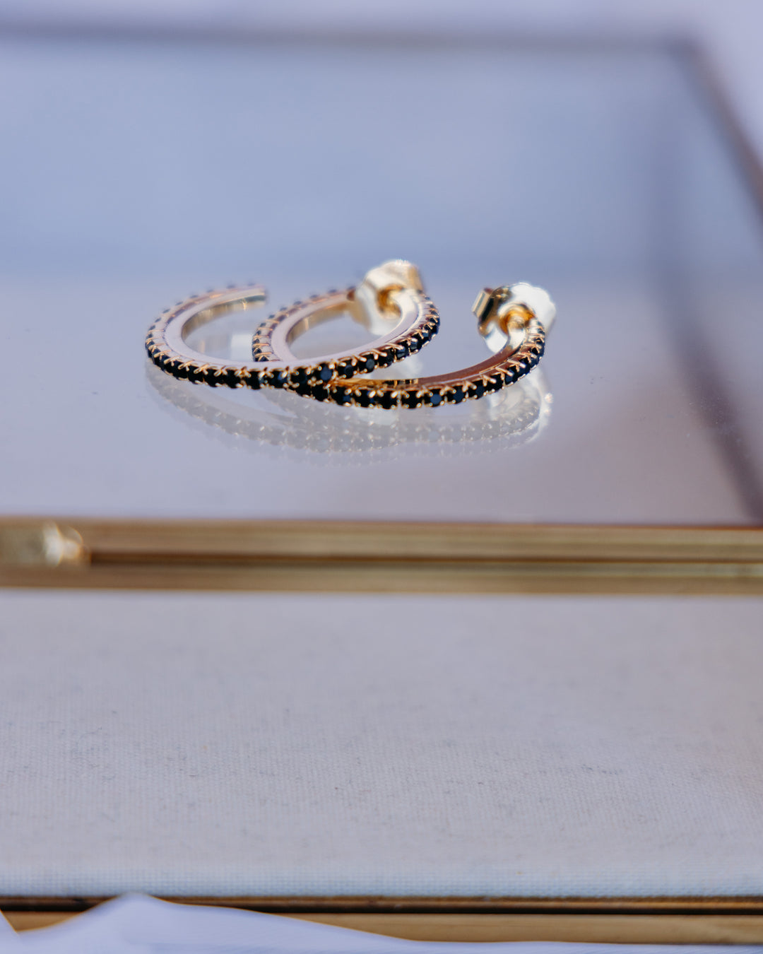 TOVA: (E6034JET) Slim Hoop In JET