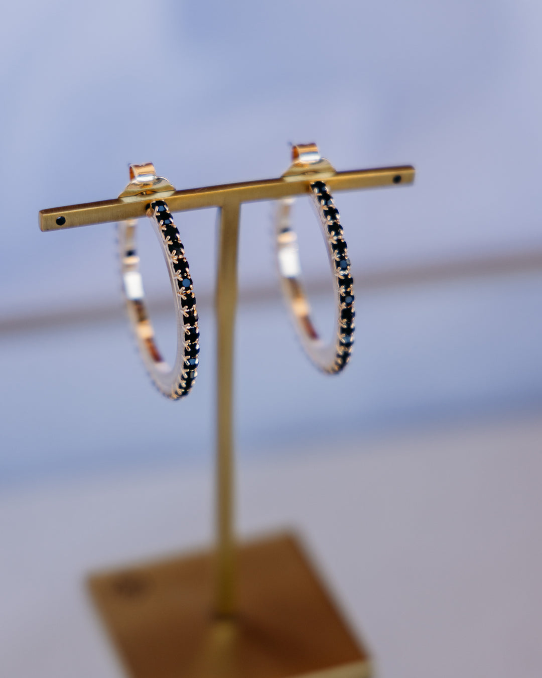 TOVA: (E6034JET) Slim Hoop In JET