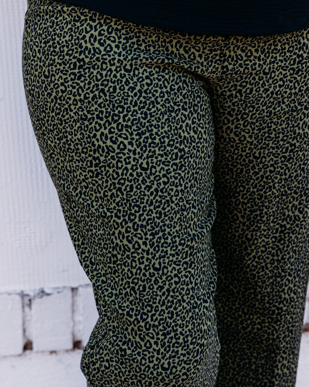 Multiples: Side Elastic Waist Faux Welt Pocket Wide Leg Woven Ankle Pant in Black Print (M36716PM)