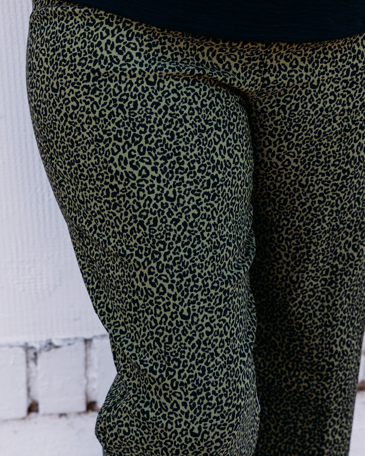 Multiples: Side Elastic Waist Faux Welt Pocket Wide Leg Woven Ankle Pant in Black Print (M36716PM)