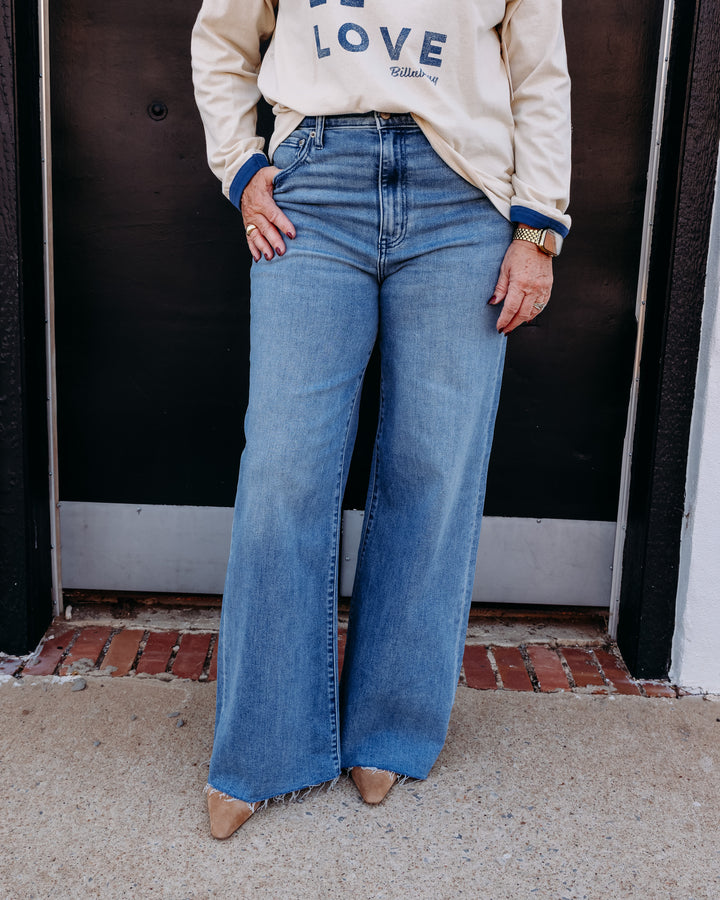 Daze: Far Out High Rise Wide Leg Jeans in Right On Right D0-0017191-ZZ
