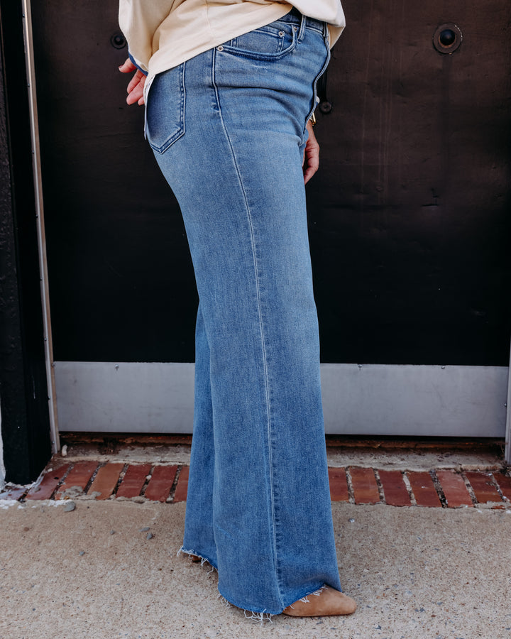 Daze: Far Out High Rise Wide Leg Jeans in Right On Right D0-0017191-ZZ