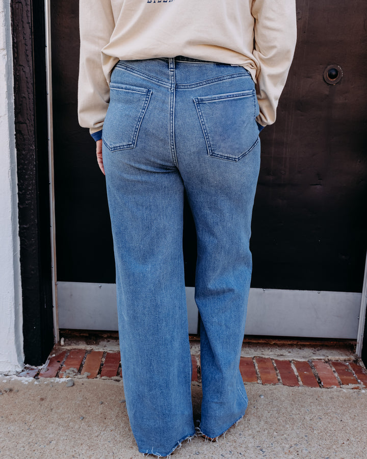 Daze: Far Out High Rise Wide Leg Jeans in Right On Right D0-0017191-ZZ