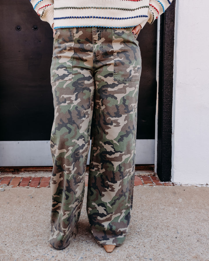 Daze: Far Out Patchpocket High Rise Wide Leg in Hideaway