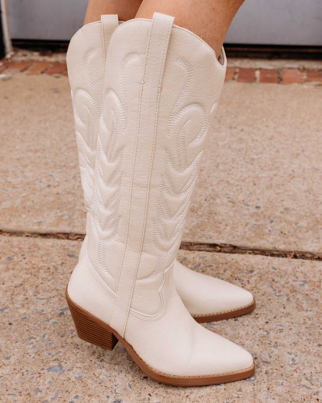 Coconuts: DIXIE in Off White Zzofw