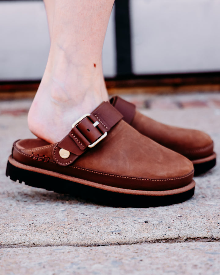 UGG: Goldenstar Villa Clog in Dark Chestnut (1169590)