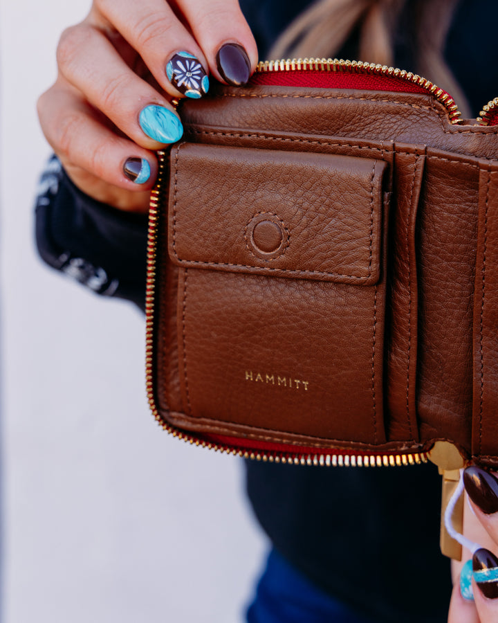 Hammitt: 5 North – Mahogany Pebble/Brushed Gold Red Zip