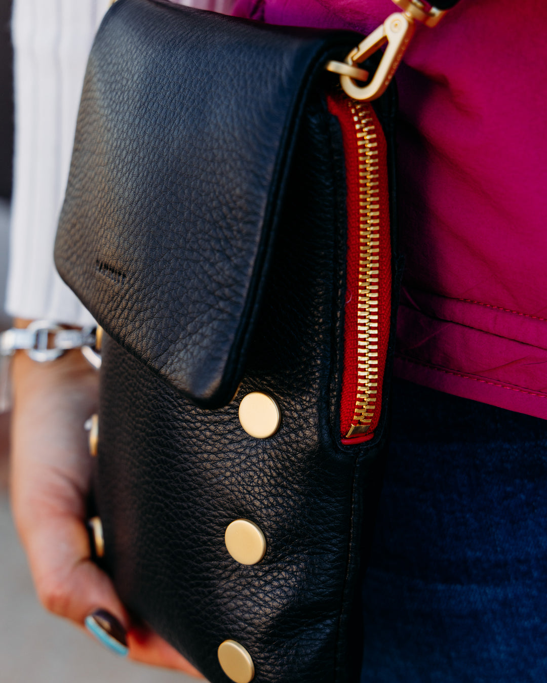 Hammitt: Vip mobile – Black/Brushed Gold red zip (17733)