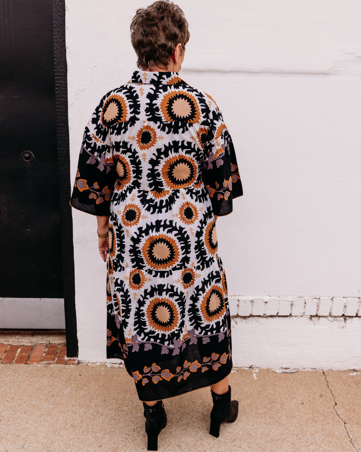 Ivy Jane: Tiered Maxi Border Print Dress in Black (72698)