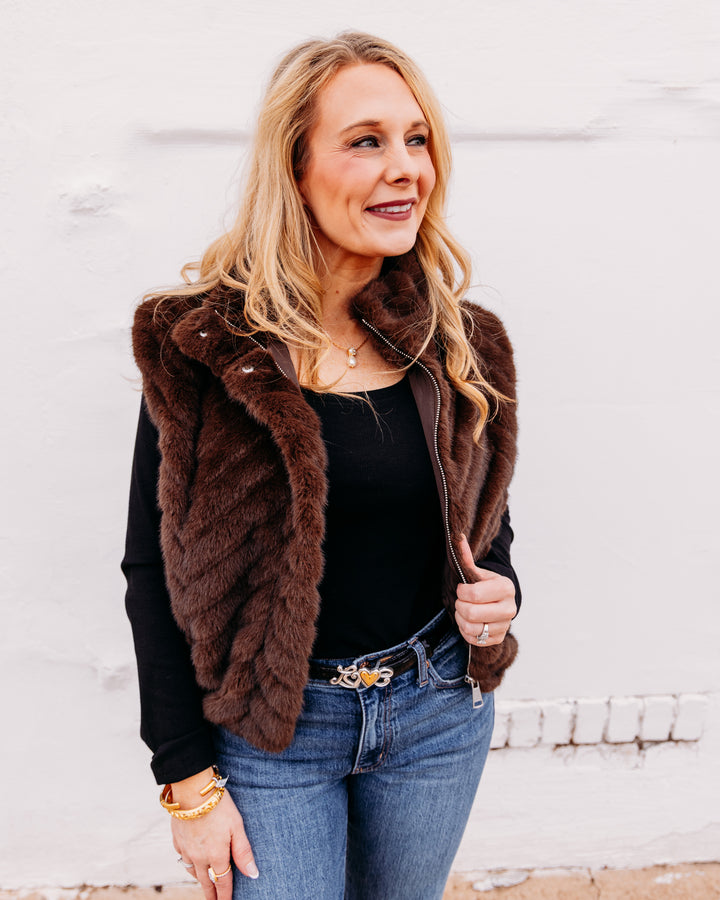 Steve Madden: Luxie Vest in Dark Espresso (SC01354)