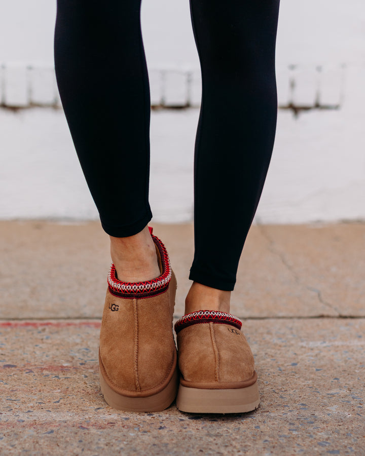 UGG: Tazz Platform Slipper in Chestnut - The Vogue Boutique