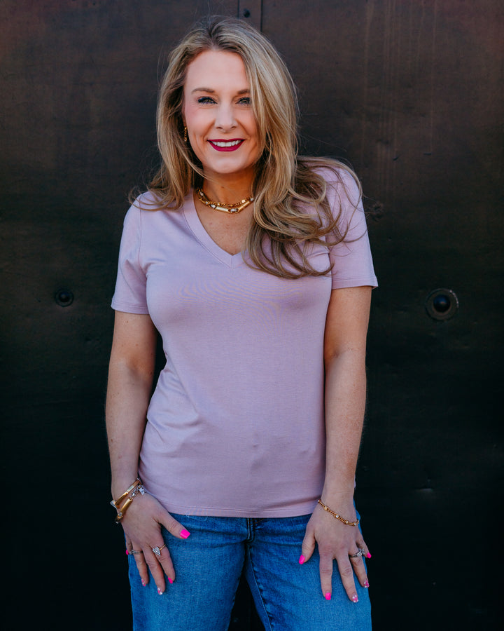 Liverpool: Short Sleeve V-Neck Knit Tee in Lilac Shadow