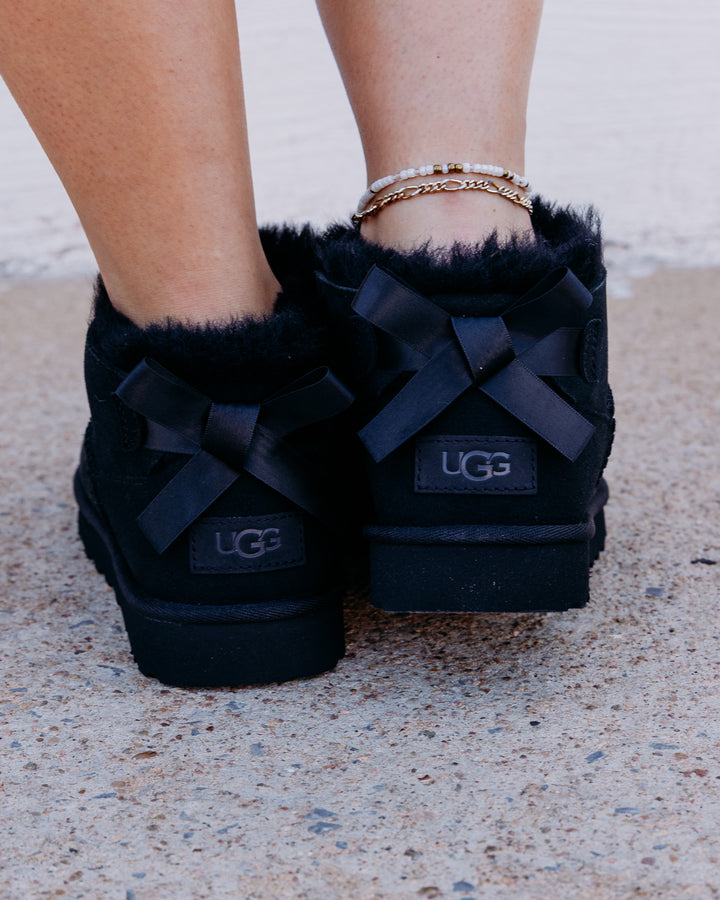 UGG: Ultra Mini Bailey Bow Boot in Black (1185491)