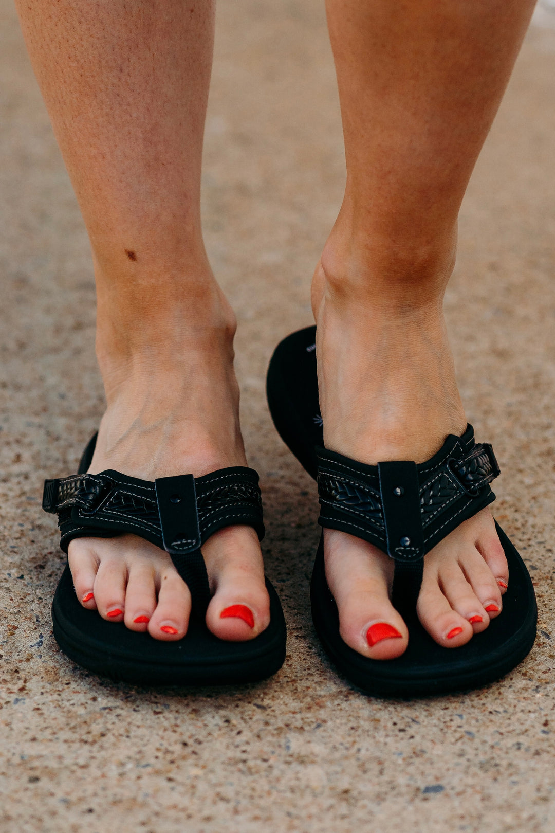 Clarks: Breezey Sun Black/Black - The Vogue Boutique