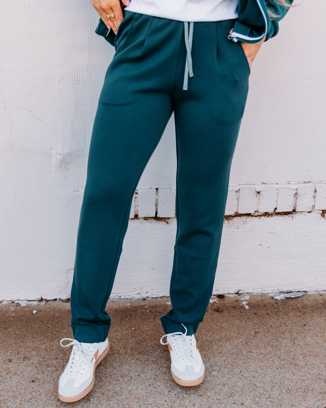 Varley: The Rolled Cuff Pant 28.5 in Ponderosa Pine (VAR02059)