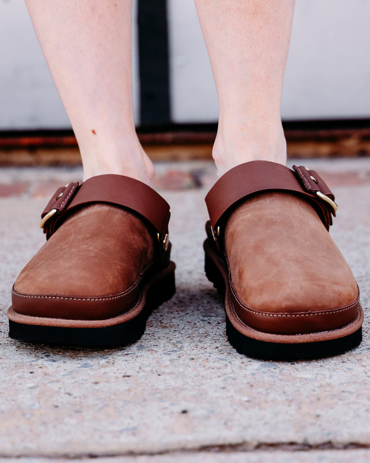 UGG: Goldenstar Villa Clog in Dark Chestnut (1169590)