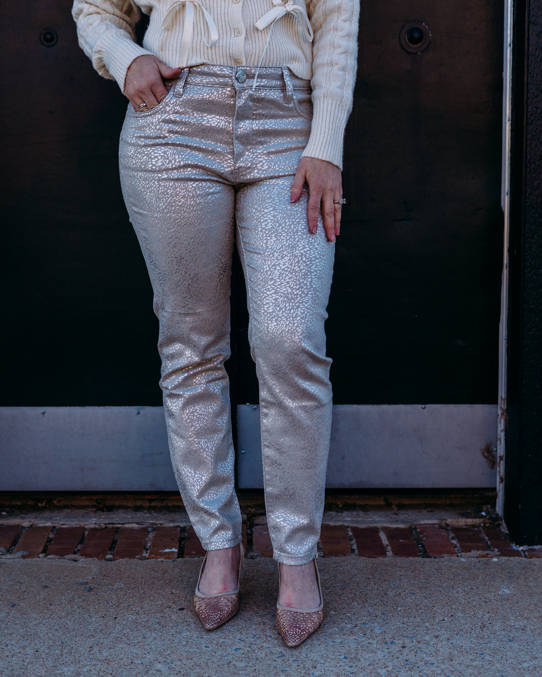 Kut: Charlize High Rise Cigarette Leg W/ Clean Hem in Cream/Silver - The Vogue Boutique
