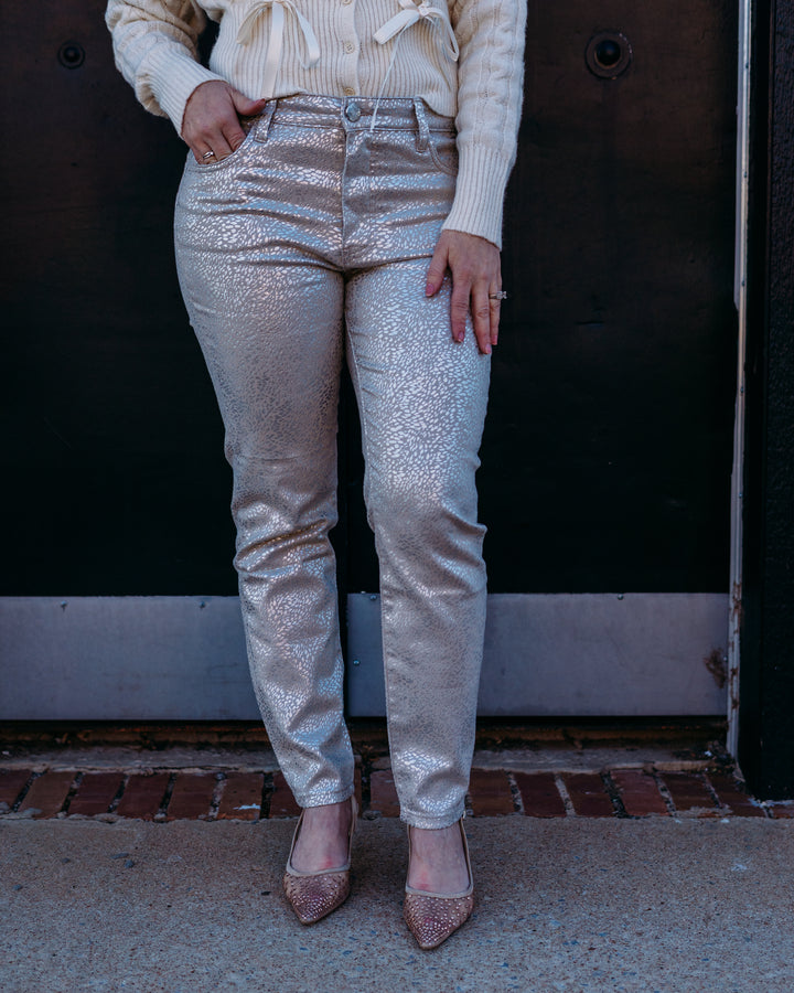 Kut: Charlize High Rise Cigarette Leg W/ Clean Hem in Cream/Silver - The Vogue Boutique
