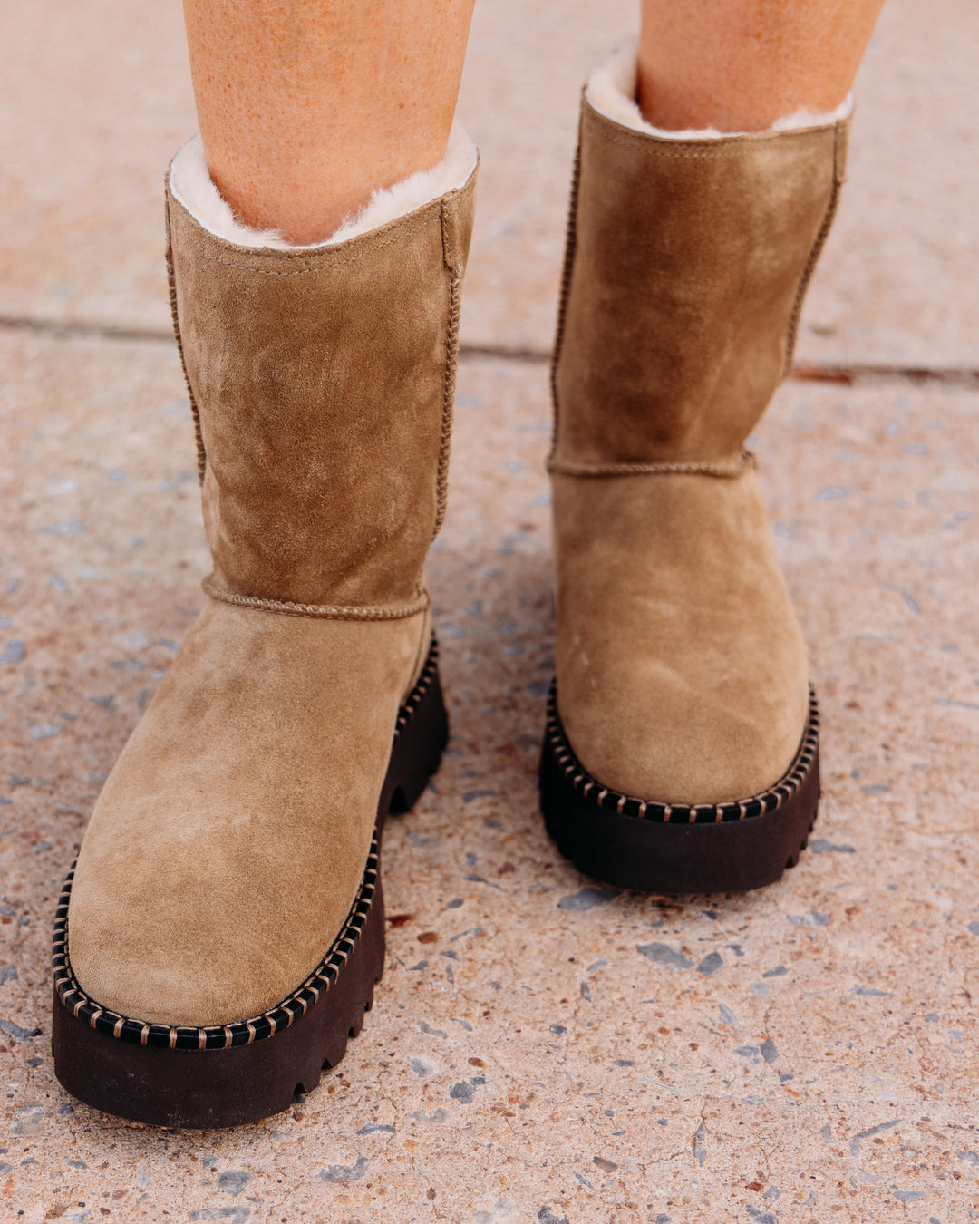 UGG: Uptowner Short Boot in Light Bronze (1184492)