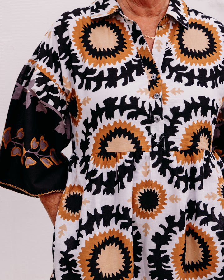 Ivy Jane: Tiered Maxi Border Print Dress in Black (72698)