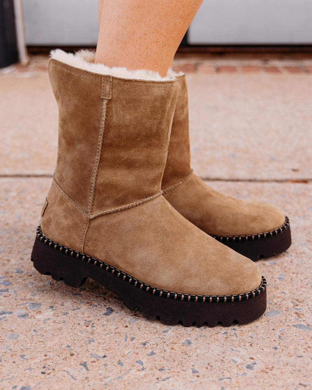 UGG: Uptowner Short Boot in Light Bronze (1184492)