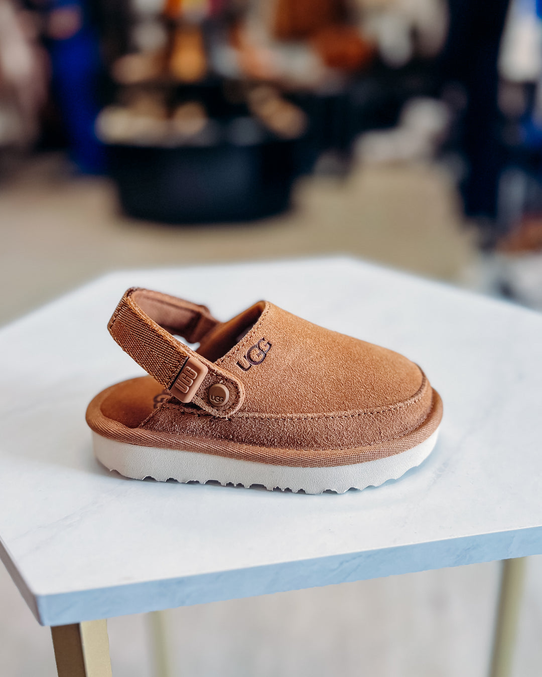 Ugg: Kids Goldenstar Clog in Chestnut - The Vogue Boutique