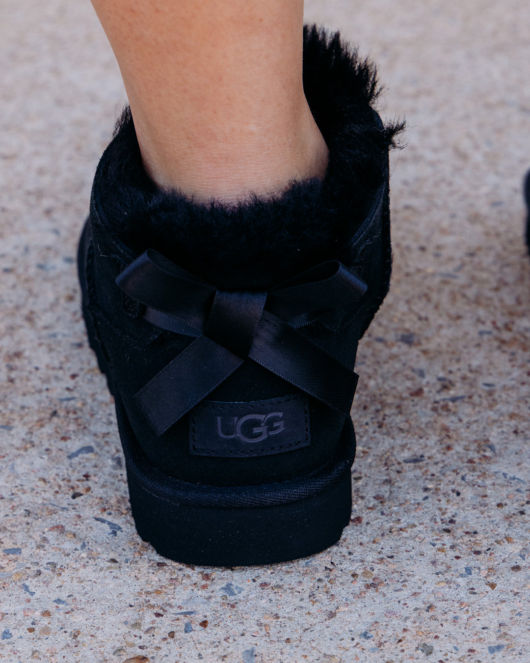 UGG: Ultra Mini Bailey Bow Boot in Black (1185491)