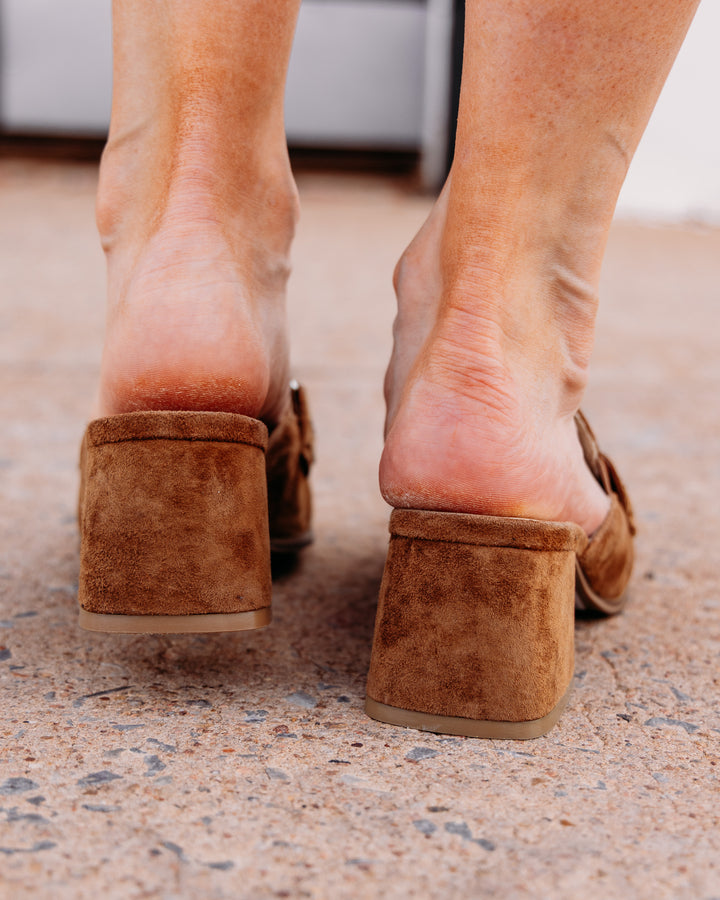 Vanlie: Vestry Flats in Cuoio Suede  (317486)