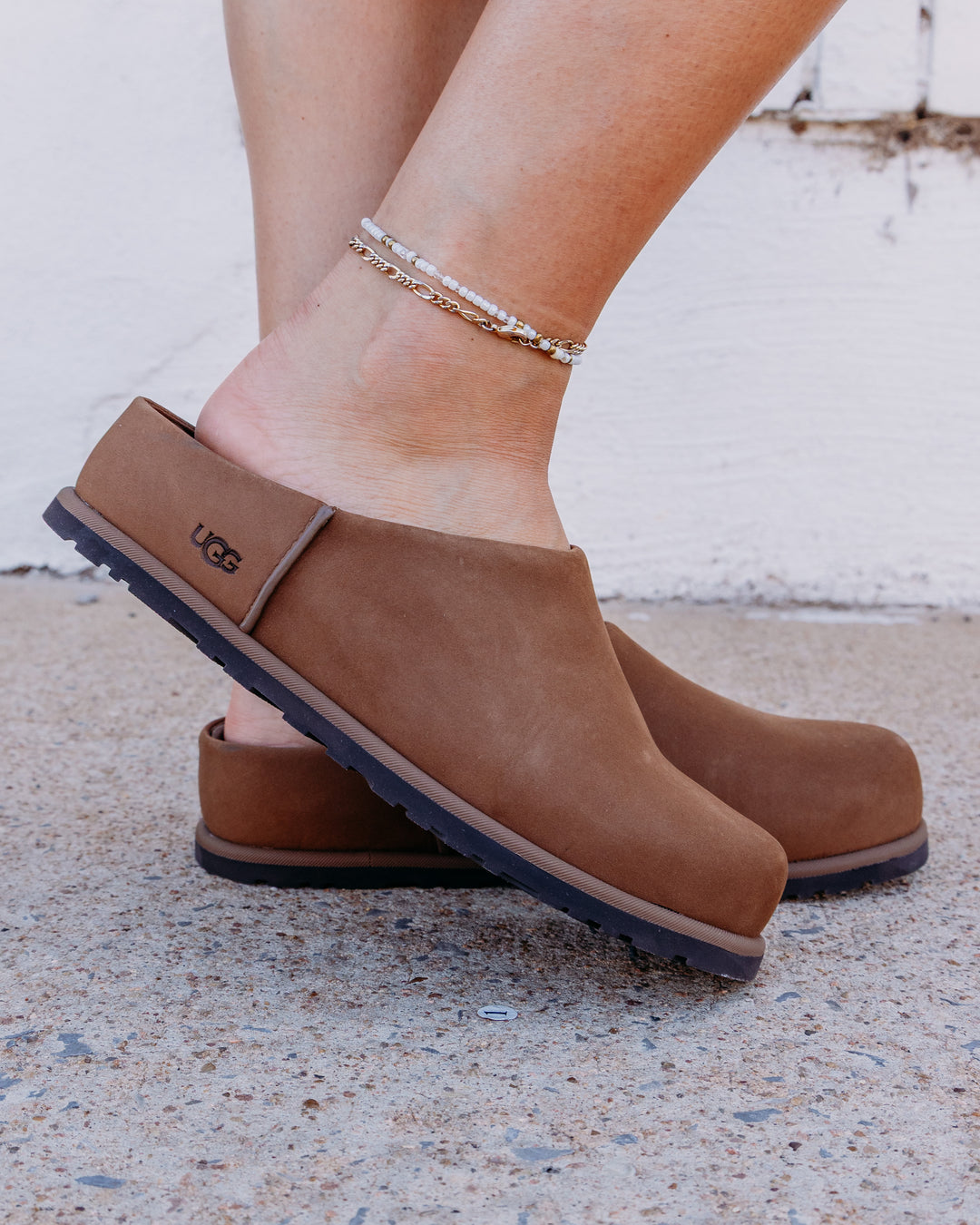 UGG: Otzo Clog in Dark Chestnut (1181130)