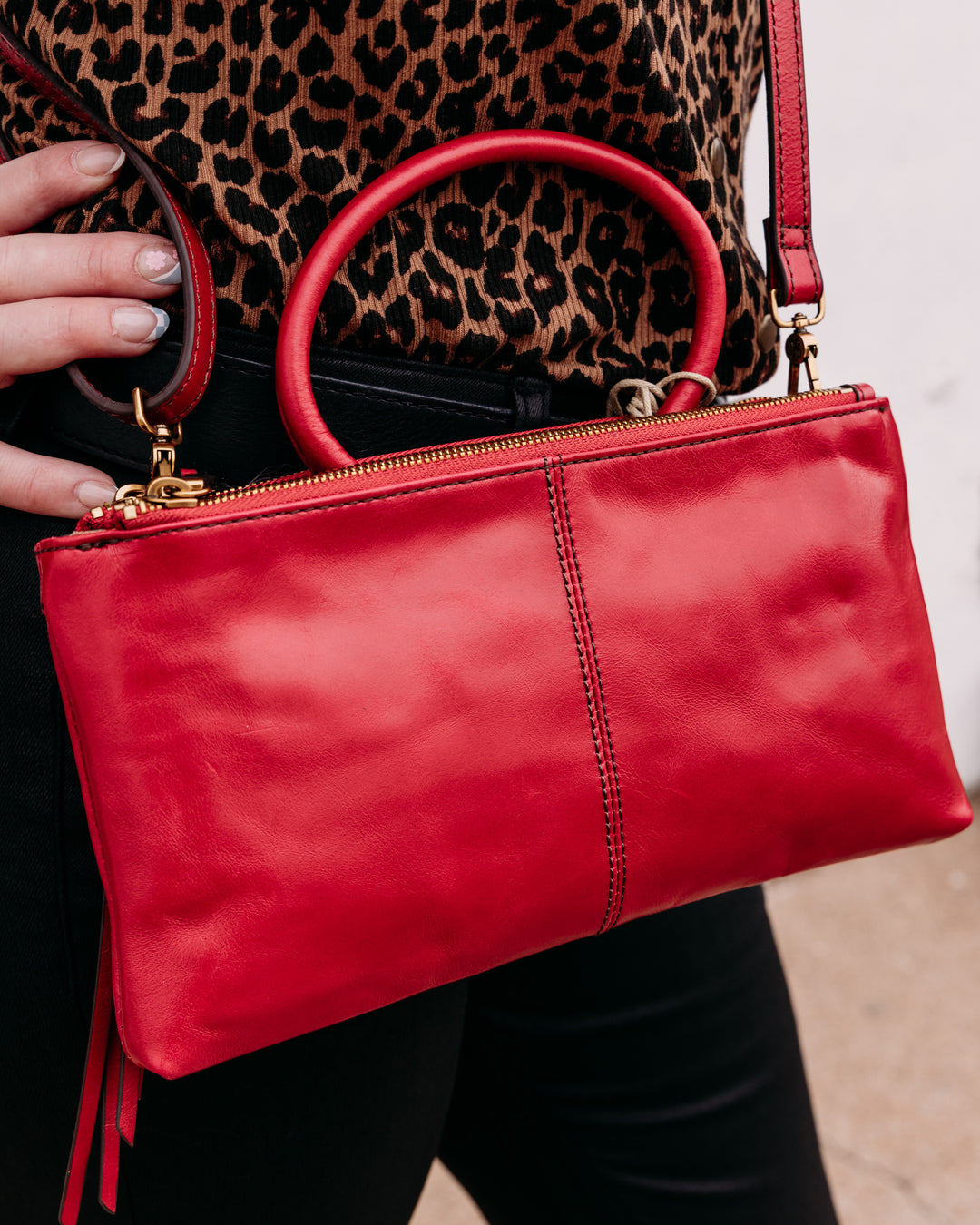Hobo: Sable Crossbody in True Red (VI-36002TRRD)